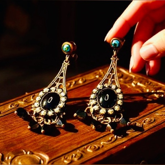 Vintage Black Crystal Dangle Earrings with Filigree & Rhinestones - Picture 2 of 7